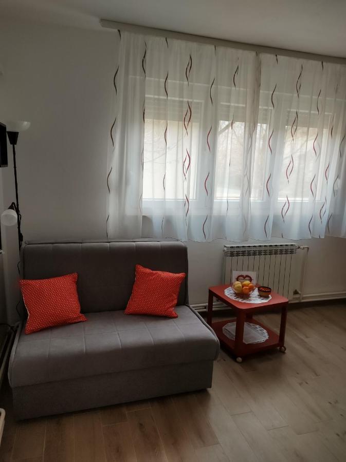 Happy Apartment 카를로바츠 외부 사진